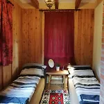 Domalek Pod Zlotym Kogutem بيت خشبي
